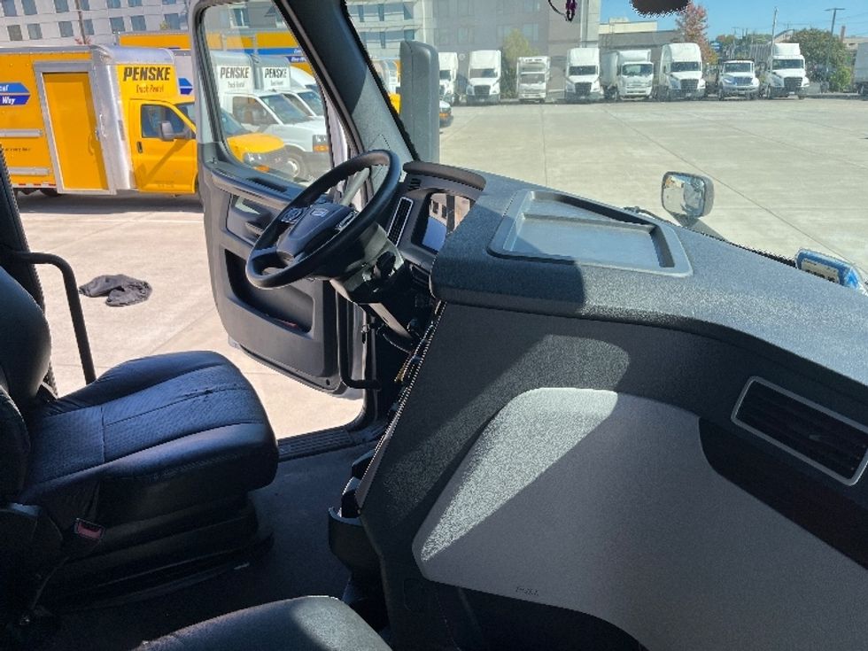 Sleeper Tractor-Heavy Duty Tractors-Freightliner-2021-T12664ST-Knoxville-TN-433,727\n\t\tmiles-$ 80,250 - Image 15