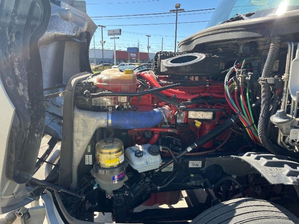 Sleeper Tractor-Heavy Duty Tractors-Freightliner-2021-T12664ST-Knoxville-TN-433,727\n\t\tmiles-$ 80,250 - Image 20