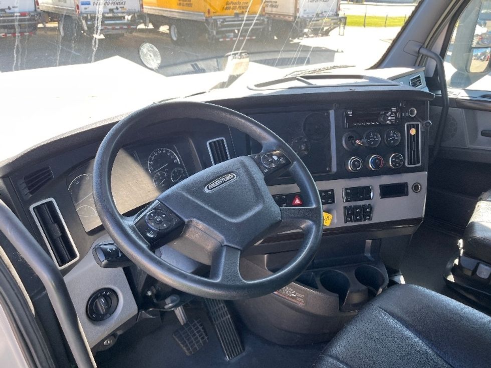 Sleeper Tractor-Heavy Duty Tractors-Freightliner-2021-T12664ST-Knoxville-TN-435,391\n\t\tmiles-$ 80,250 - Image 10
