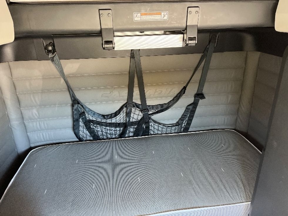 Sleeper Tractor-Heavy Duty Tractors-Freightliner-2021-T12664ST-Knoxville-TN-435,391\n\t\tmiles-$ 80,250 - Image 16