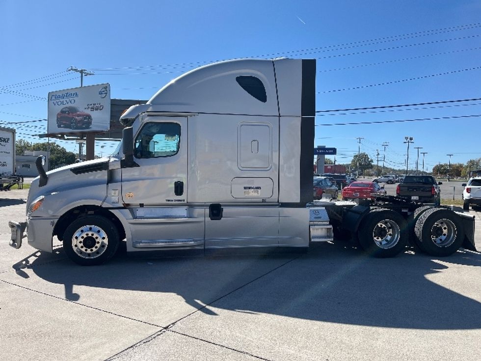 Sleeper Tractor-Heavy Duty Tractors-Freightliner-2021-T12664ST-Knoxville-TN-435,391\n\t\tmiles-$ 80,250 - Image 4