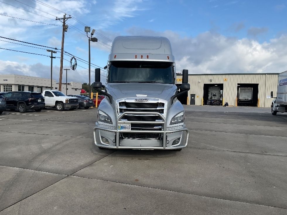 Sleeper Tractor-Heavy Duty Tractors-Freightliner-2021-T12664ST-Knoxville-TN-477,557\n\t\tmiles-$ 75,250 - Image 2