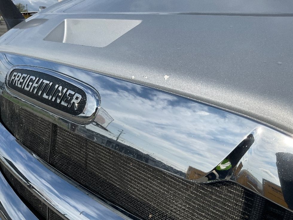 Sleeper Tractor-Heavy Duty Tractors-Freightliner-2021-T12664ST-Knoxville-TN-477,557\n\t\tmiles-$ 75,250 - Image 24