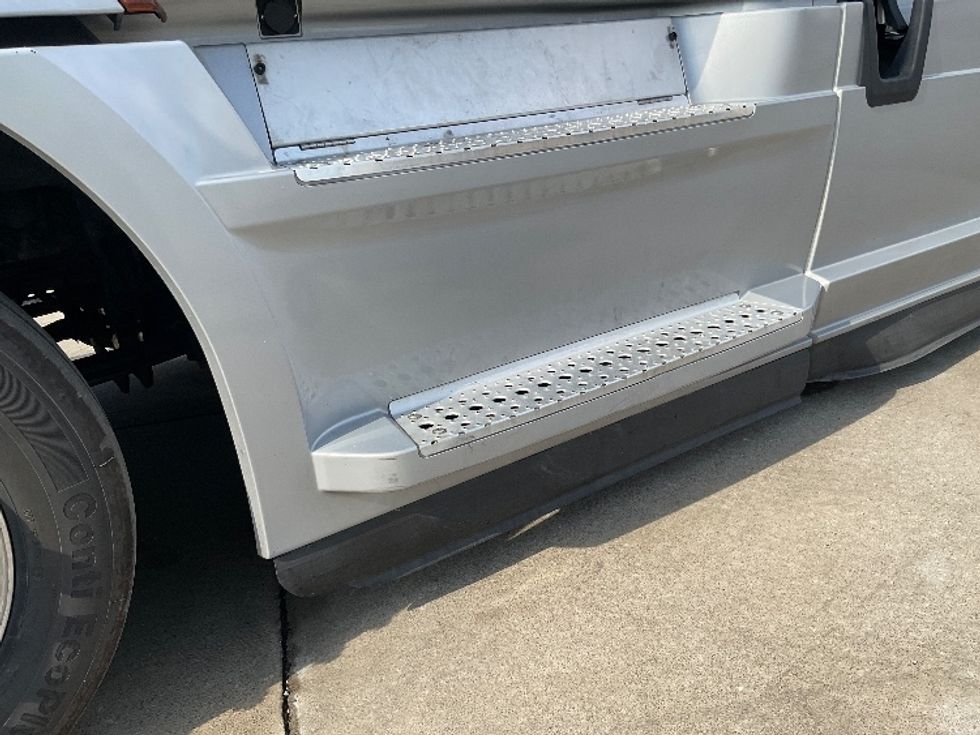 Sleeper Tractor-Heavy Duty Tractors-Freightliner-2021-T12664ST-Knoxville-TN-477,557\n\t\tmiles-$ 75,250 - Image 28