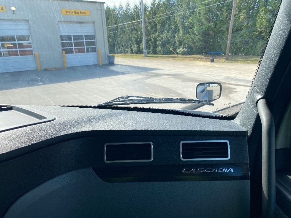 Sleeper Tractor-Heavy Duty Tractors-Freightliner-2021-T12664ST-Knoxville-TN-491,066\n\t\tmiles-$ 74,750 - Image 14