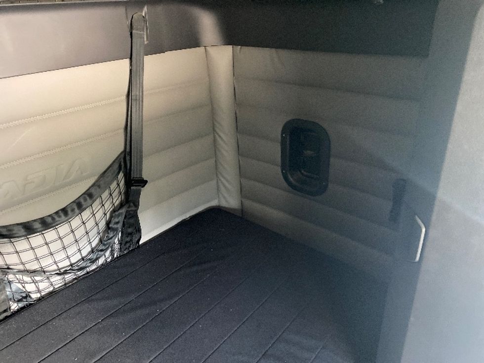 Sleeper Tractor-Heavy Duty Tractors-Freightliner-2021-T12664ST-Knoxville-TN-491,066\n\t\tmiles-$ 74,750 - Image 17