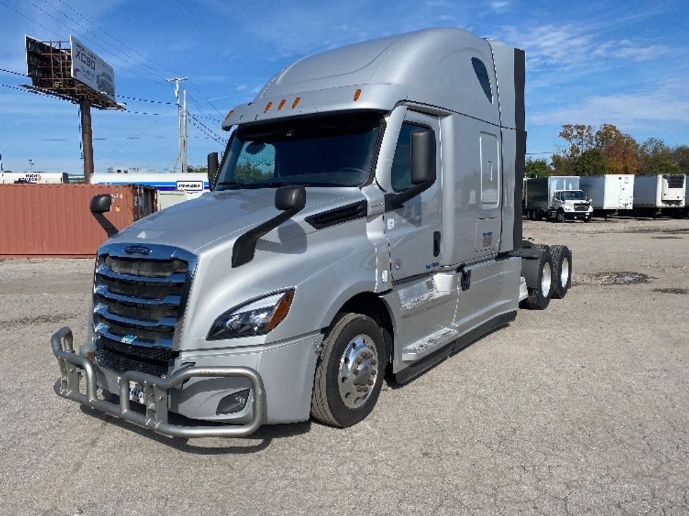 Sleeper Tractor-Heavy Duty Tractors-Freightliner-2021-T12664ST-Knoxville-TN-491,066\n\t\tmiles-$ 74,750 - Image 3