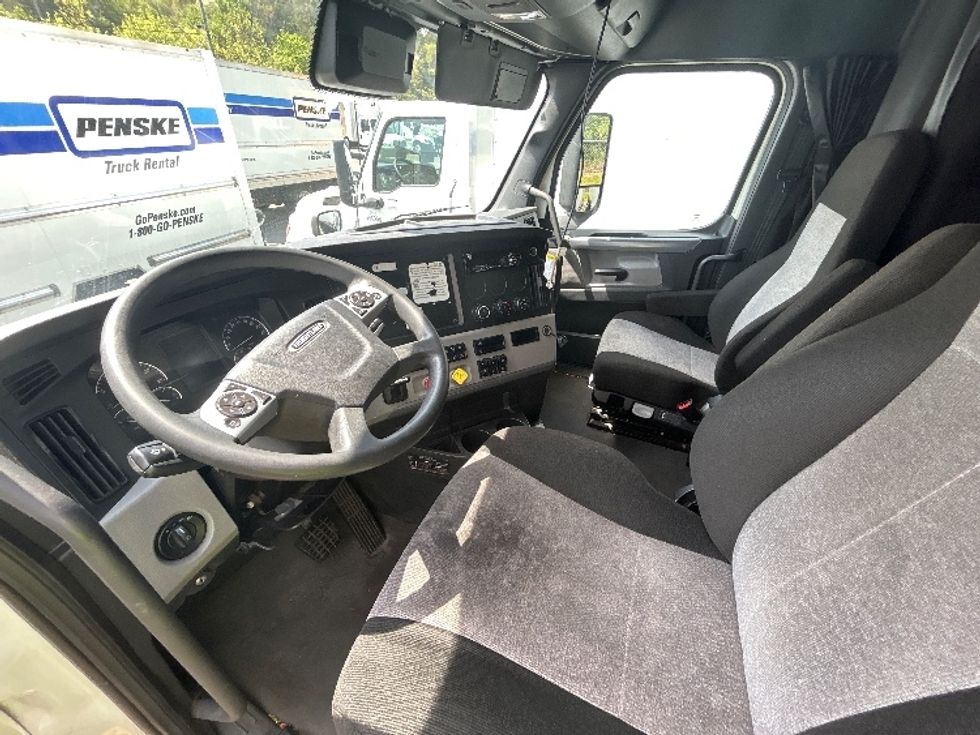 Sleeper Tractor-Heavy Duty Tractors-Freightliner-2021-T12664ST-Knoxville-TN-541,655\n\t\tmiles-$ 63,750 - Image 10