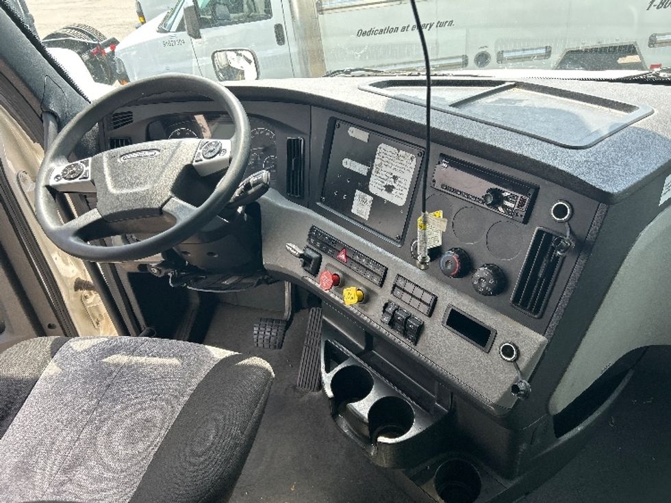 Sleeper Tractor-Heavy Duty Tractors-Freightliner-2021-T12664ST-Knoxville-TN-541,655\n\t\tmiles-$ 63,750 - Image 12