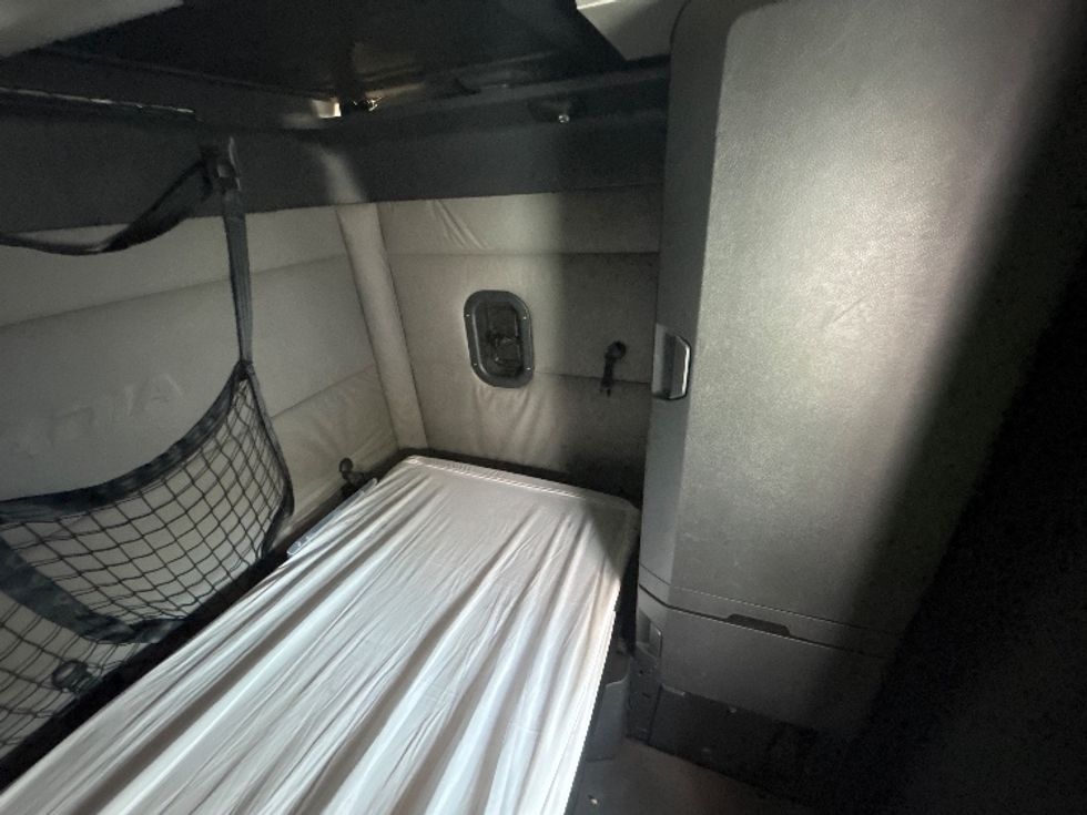 Sleeper Tractor-Heavy Duty Tractors-Freightliner-2021-T12664ST-Knoxville-TN-541,655\n\t\tmiles-$ 63,750 - Image 18