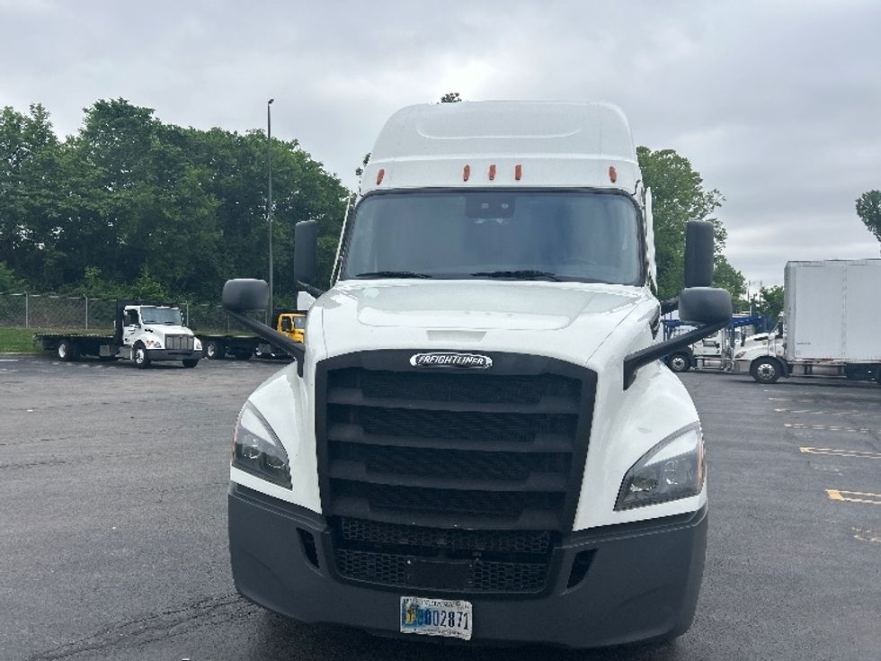 Sleeper Tractor-Heavy Duty Tractors-Freightliner-2021-T12664ST-Knoxville-TN-541,655\n\t\tmiles-$ 63,750 - Image 2