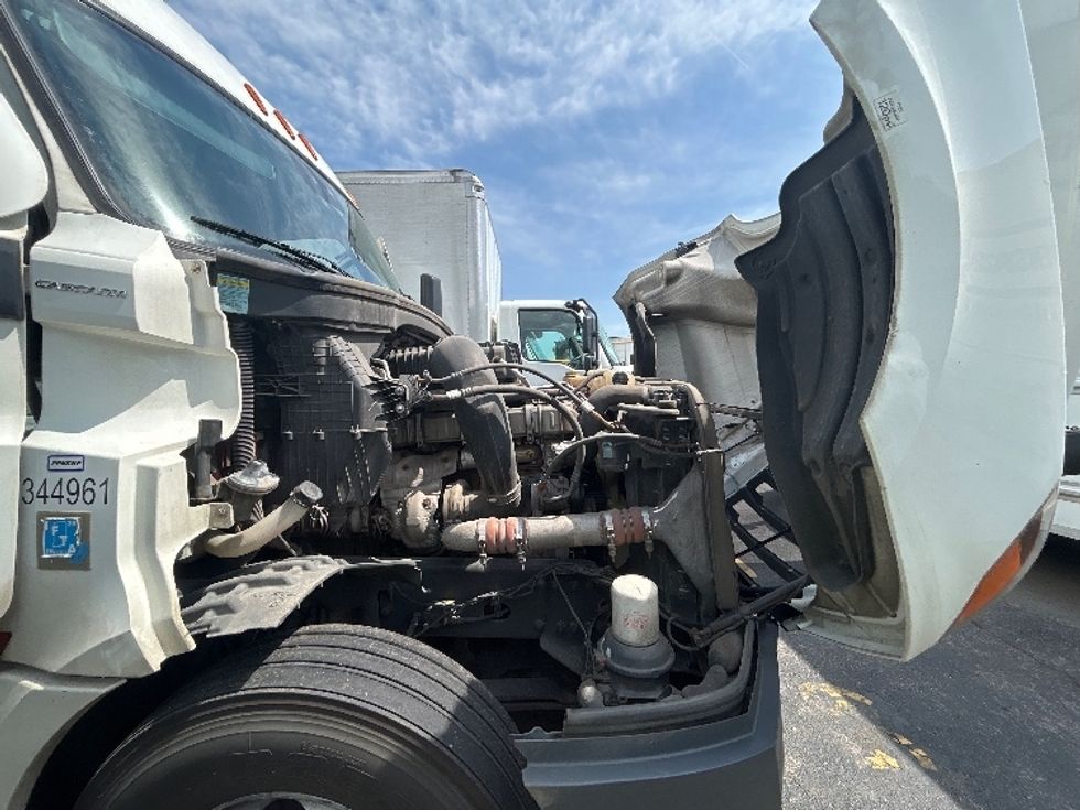 Sleeper Tractor-Heavy Duty Tractors-Freightliner-2021-T12664ST-Knoxville-TN-541,655\n\t\tmiles-$ 63,750 - Image 21