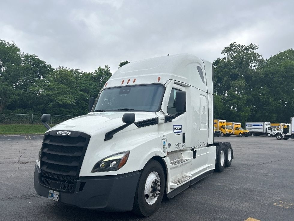 Sleeper Tractor-Heavy Duty Tractors-Freightliner-2021-T12664ST-Knoxville-TN-541,655\n\t\tmiles-$ 63,750 - Image 3
