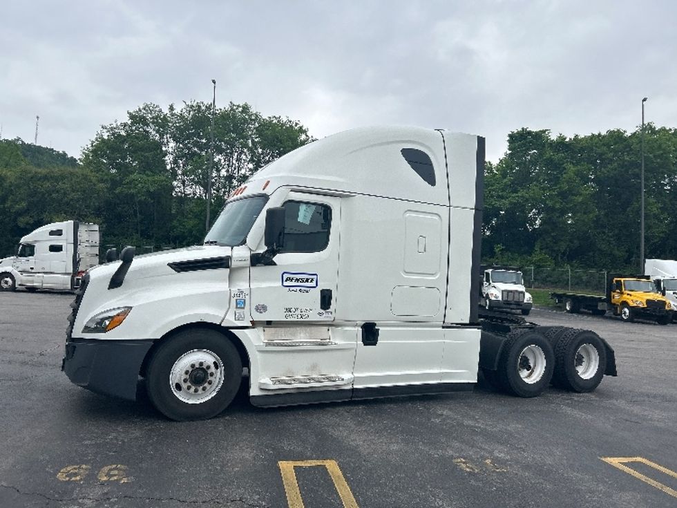 Sleeper Tractor-Heavy Duty Tractors-Freightliner-2021-T12664ST-Knoxville-TN-541,655\n\t\tmiles-$ 63,750 - Image 4