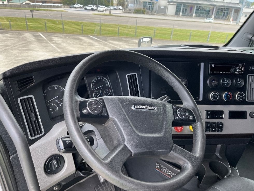 Sleeper Tractor-Heavy Duty Tractors-Freightliner-2021-T12664ST-Knoxville-TN-629,013\n\t\tmiles-$ 62,000 - Image 10