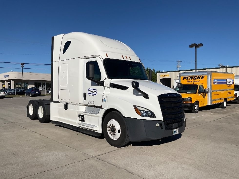 Sleeper Tractor-Heavy Duty Tractors-Freightliner-2021-T12664ST-Knoxville-TN-640,707\n\t\tmiles-$ 52,500 - Image 1