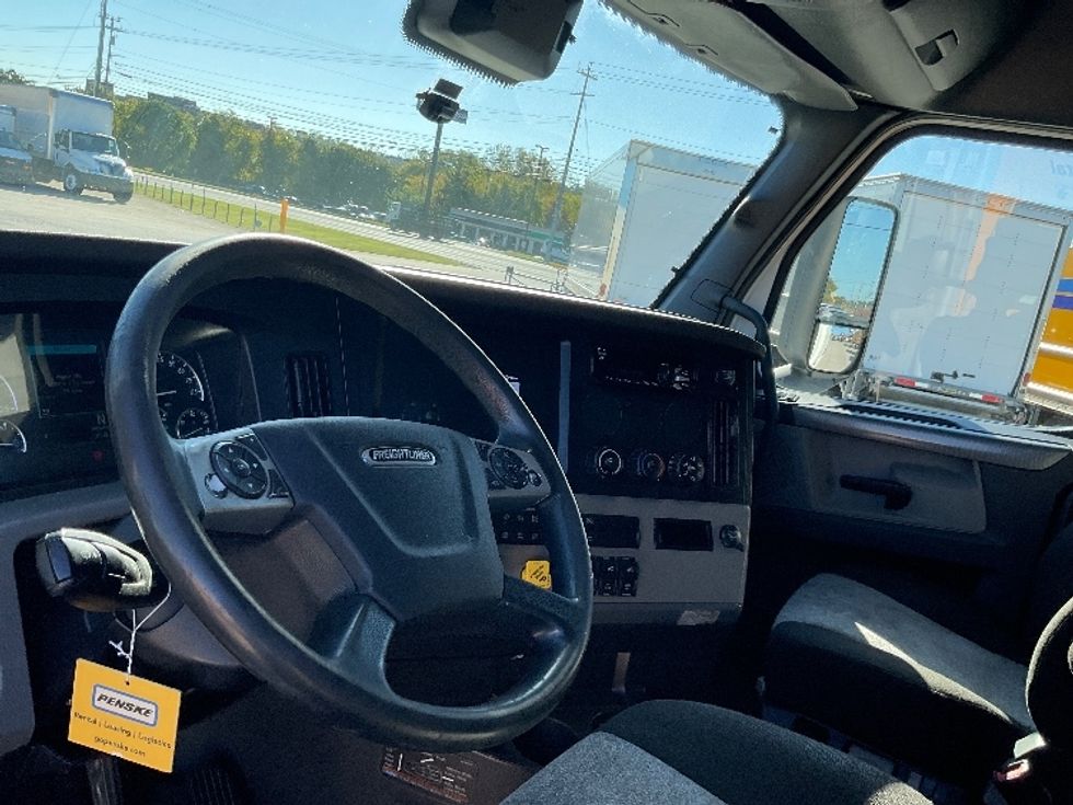 Sleeper Tractor-Heavy Duty Tractors-Freightliner-2021-T12664ST-Knoxville-TN-640,707\n\t\tmiles-$ 52,500 - Image 10