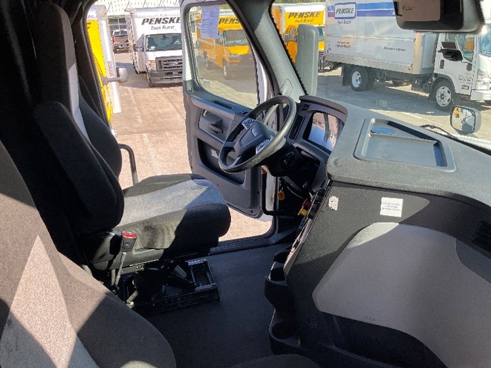 Sleeper Tractor-Heavy Duty Tractors-Freightliner-2021-T12664ST-Knoxville-TN-640,707\n\t\tmiles-$ 52,500 - Image 15