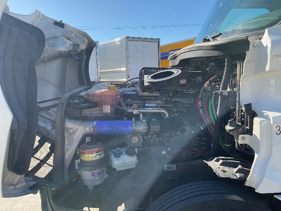 Sleeper Tractor-Heavy Duty Tractors-Freightliner-2021-T12664ST-Knoxville-TN-640,707\n\t\tmiles-$ 52,500 - Image 21