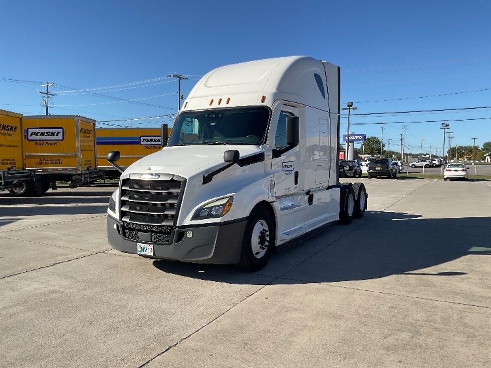 Sleeper Tractor-Heavy Duty Tractors-Freightliner-2021-T12664ST-Knoxville-TN-640,707\n\t\tmiles-$ 52,500 - Image 3