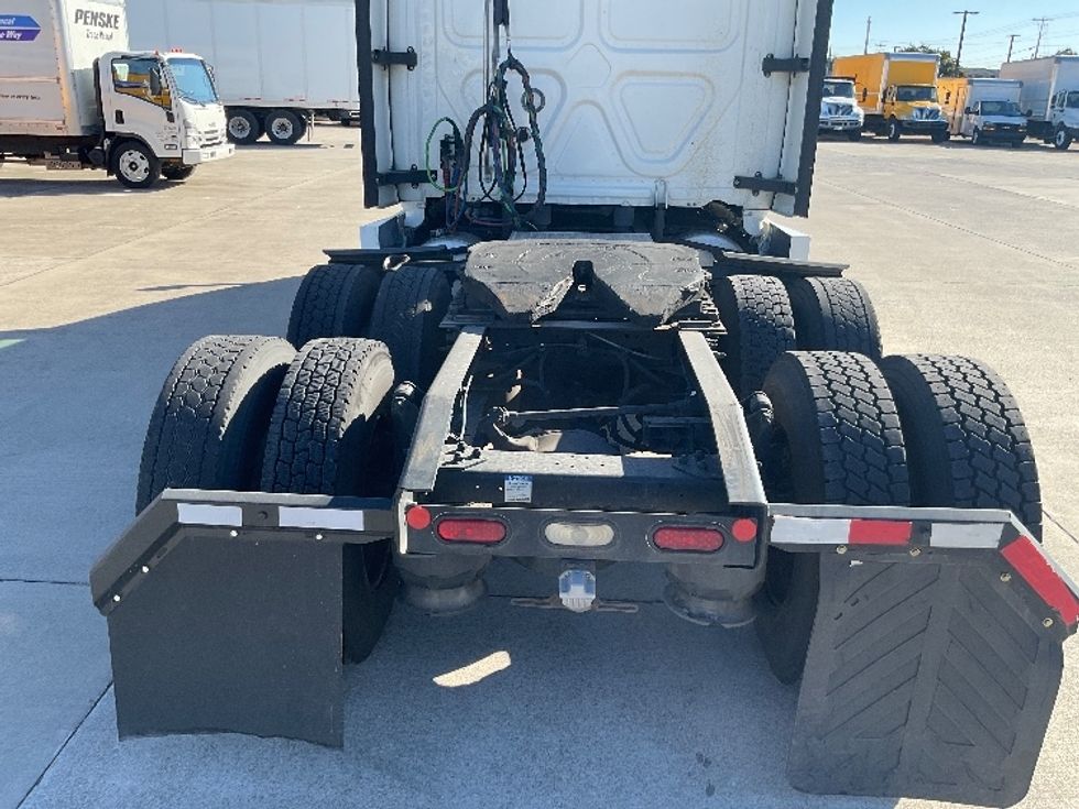 Sleeper Tractor-Heavy Duty Tractors-Freightliner-2021-T12664ST-Knoxville-TN-640,707\n\t\tmiles-$ 52,500 - Image 6