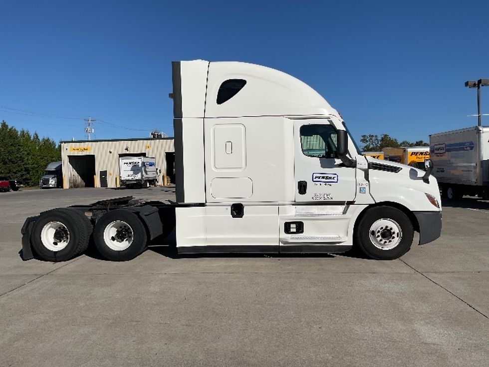 Sleeper Tractor-Heavy Duty Tractors-Freightliner-2021-T12664ST-Knoxville-TN-640,707\n\t\tmiles-$ 52,500 - Image 8