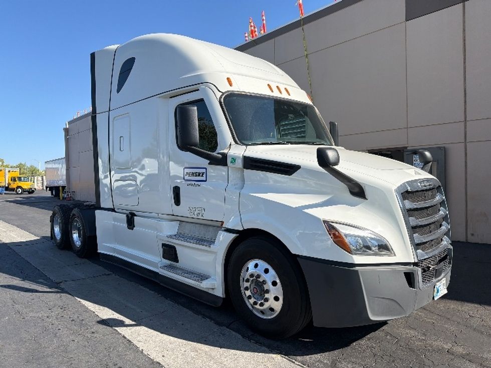 Sleeper Tractor-Heavy Duty Tractors-Freightliner-2021-T12664ST-La Mirada-CA-482,328\n\t\tmiles-$ 75,000 - Image 1