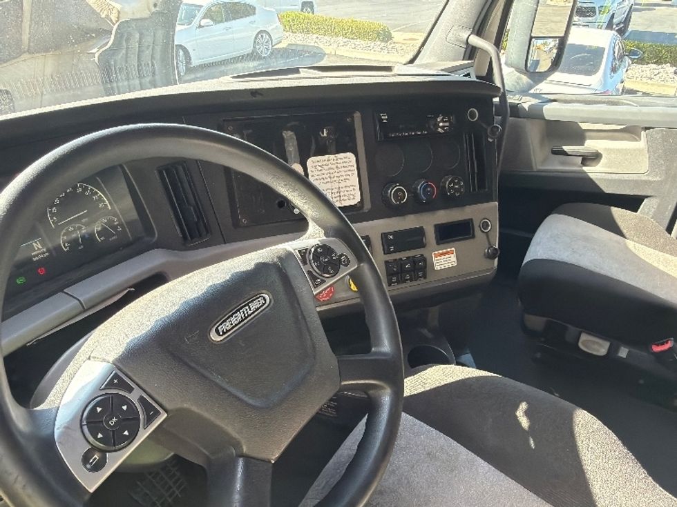 Sleeper Tractor-Heavy Duty Tractors-Freightliner-2021-T12664ST-La Mirada-CA-482,328\n\t\tmiles-$ 75,000 - Image 10