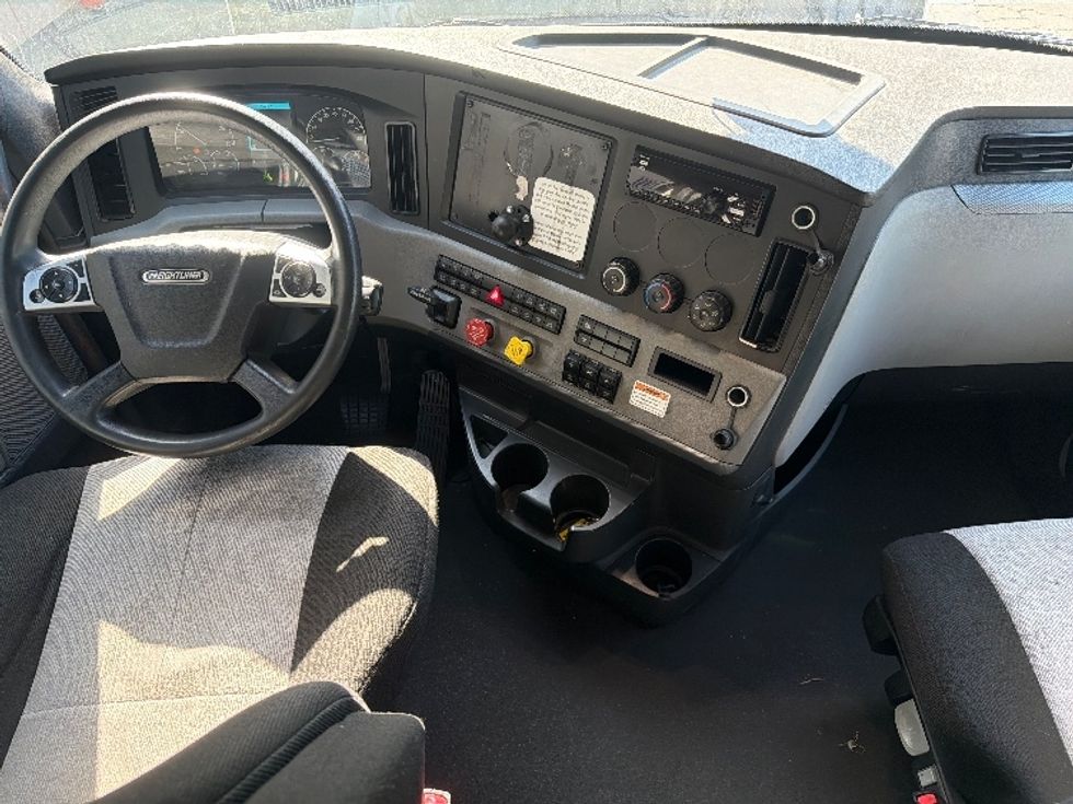 Sleeper Tractor-Heavy Duty Tractors-Freightliner-2021-T12664ST-La Mirada-CA-482,328\n\t\tmiles-$ 75,000 - Image 12