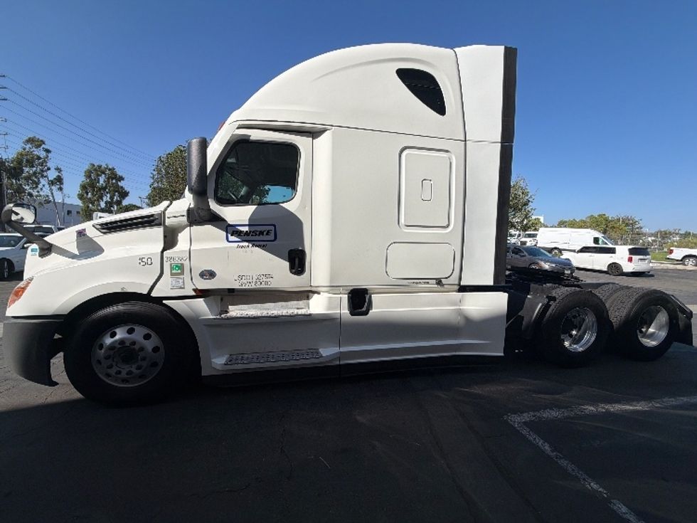 Sleeper Tractor-Heavy Duty Tractors-Freightliner-2021-T12664ST-La Mirada-CA-482,328\n\t\tmiles-$ 75,000 - Image 4