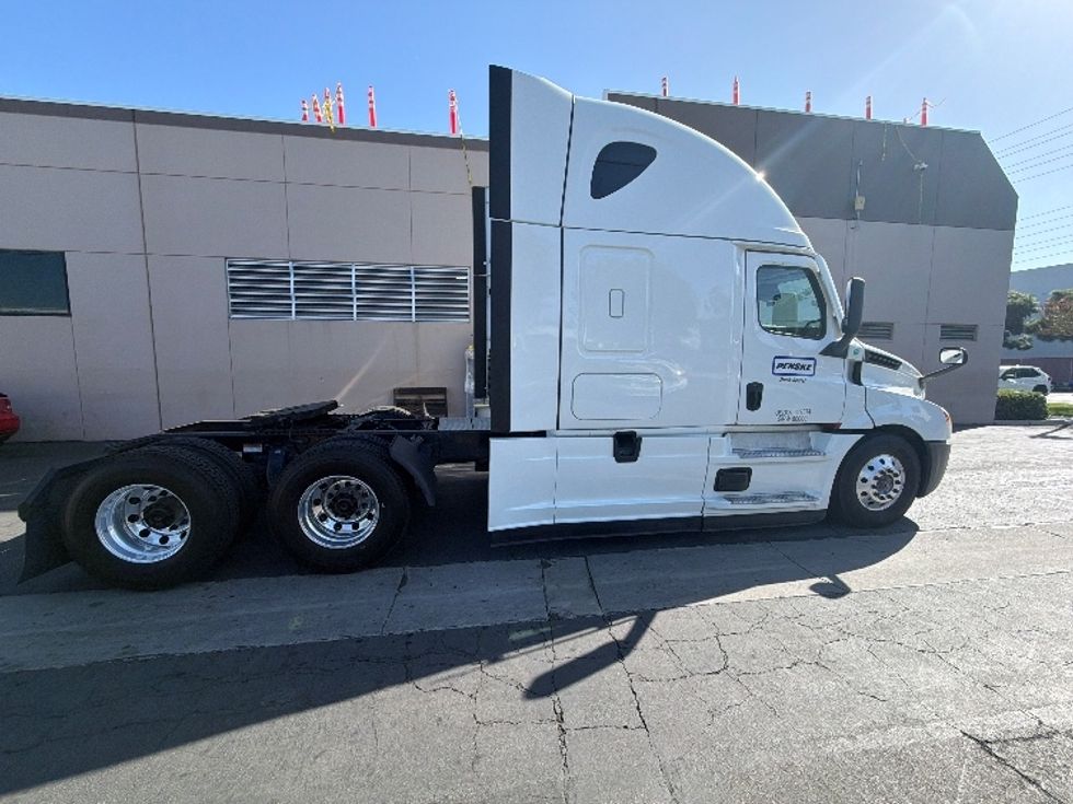 Sleeper Tractor-Heavy Duty Tractors-Freightliner-2021-T12664ST-La Mirada-CA-482,328\n\t\tmiles-$ 75,000 - Image 8
