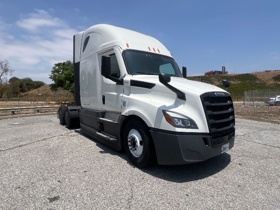 Sleeper Tractor-Heavy Duty Tractors-Freightliner-2021-T12664ST-La Mirada-CA-537,807\n\t\tmiles-$ 66,750 - Image 1