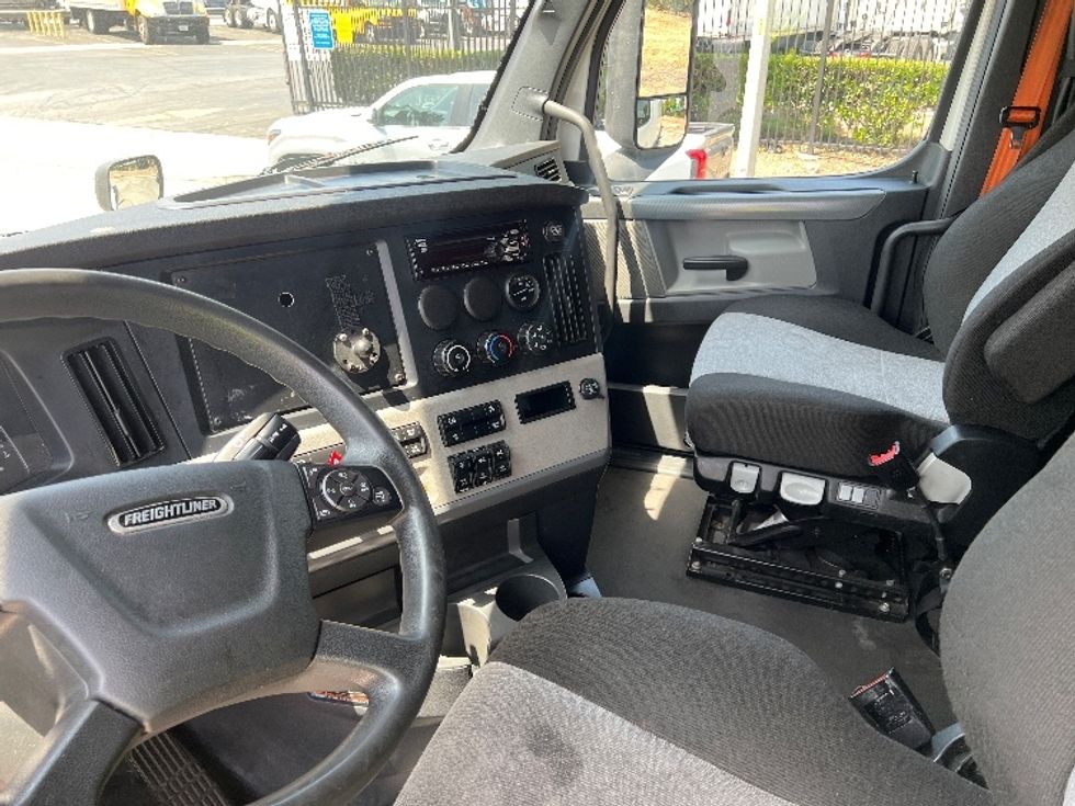 Sleeper Tractor-Heavy Duty Tractors-Freightliner-2021-T12664ST-La Mirada-CA-537,807\n\t\tmiles-$ 66,750 - Image 10