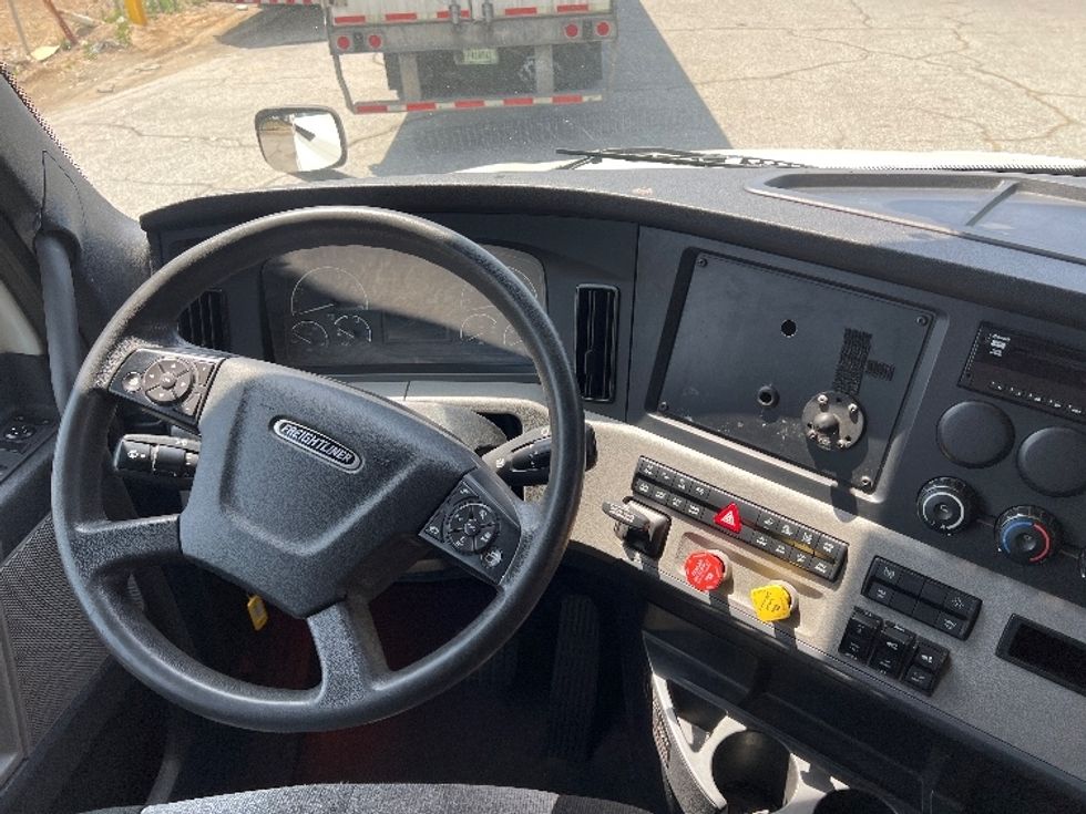 Sleeper Tractor-Heavy Duty Tractors-Freightliner-2021-T12664ST-La Mirada-CA-537,807\n\t\tmiles-$ 66,750 - Image 11