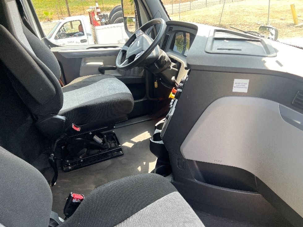Sleeper Tractor-Heavy Duty Tractors-Freightliner-2021-T12664ST-La Mirada-CA-537,807\n\t\tmiles-$ 66,750 - Image 15