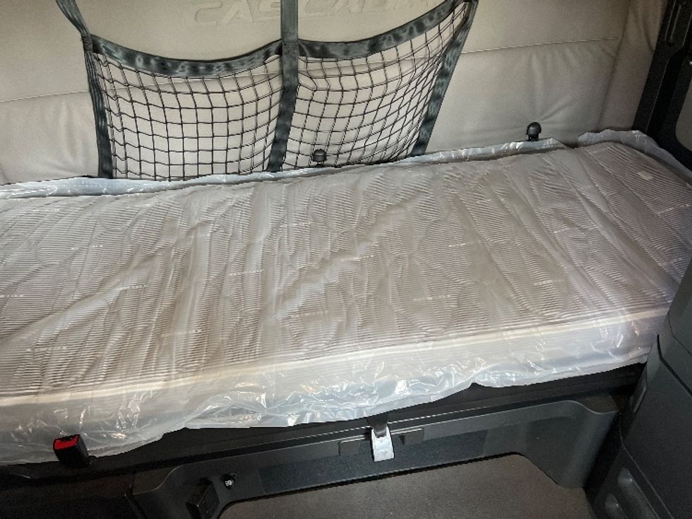 Sleeper Tractor-Heavy Duty Tractors-Freightliner-2021-T12664ST-La Mirada-CA-537,807\n\t\tmiles-$ 66,750 - Image 17