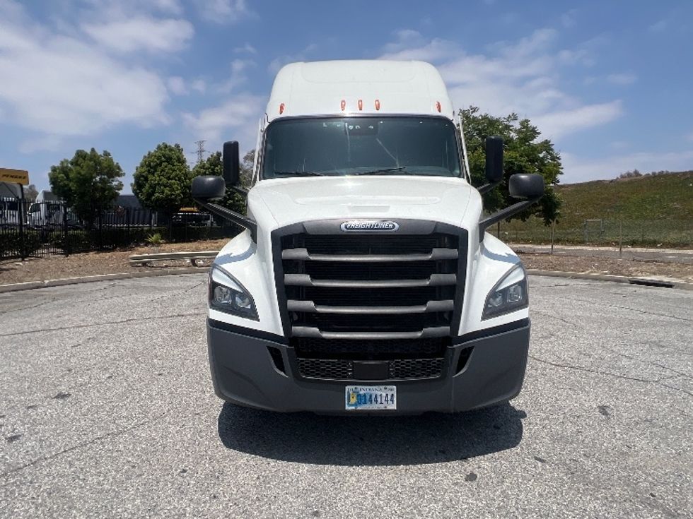 Sleeper Tractor-Heavy Duty Tractors-Freightliner-2021-T12664ST-La Mirada-CA-537,807\n\t\tmiles-$ 66,750 - Image 2