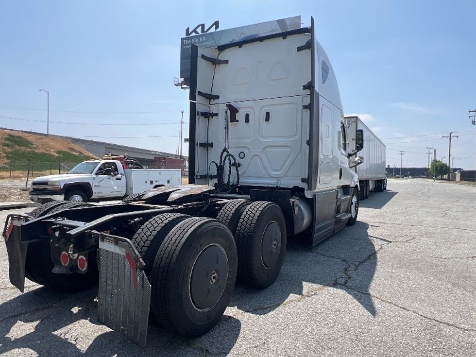 Sleeper Tractor-Heavy Duty Tractors-Freightliner-2021-T12664ST-La Mirada-CA-537,807\n\t\tmiles-$ 66,750 - Image 7