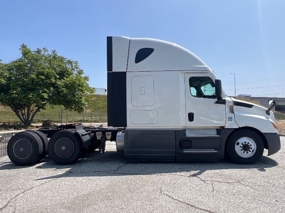 Sleeper Tractor-Heavy Duty Tractors-Freightliner-2021-T12664ST-La Mirada-CA-537,807\n\t\tmiles-$ 66,750 - Image 8