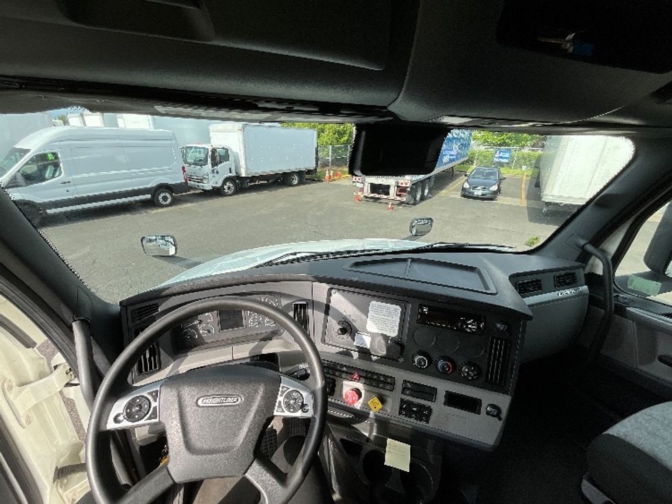 Sleeper Tractor-Heavy Duty Tractors-Freightliner-2021-T12664ST-La Mirada-CA-582,451\n\t\tmiles-$ 64,000 - Image 11