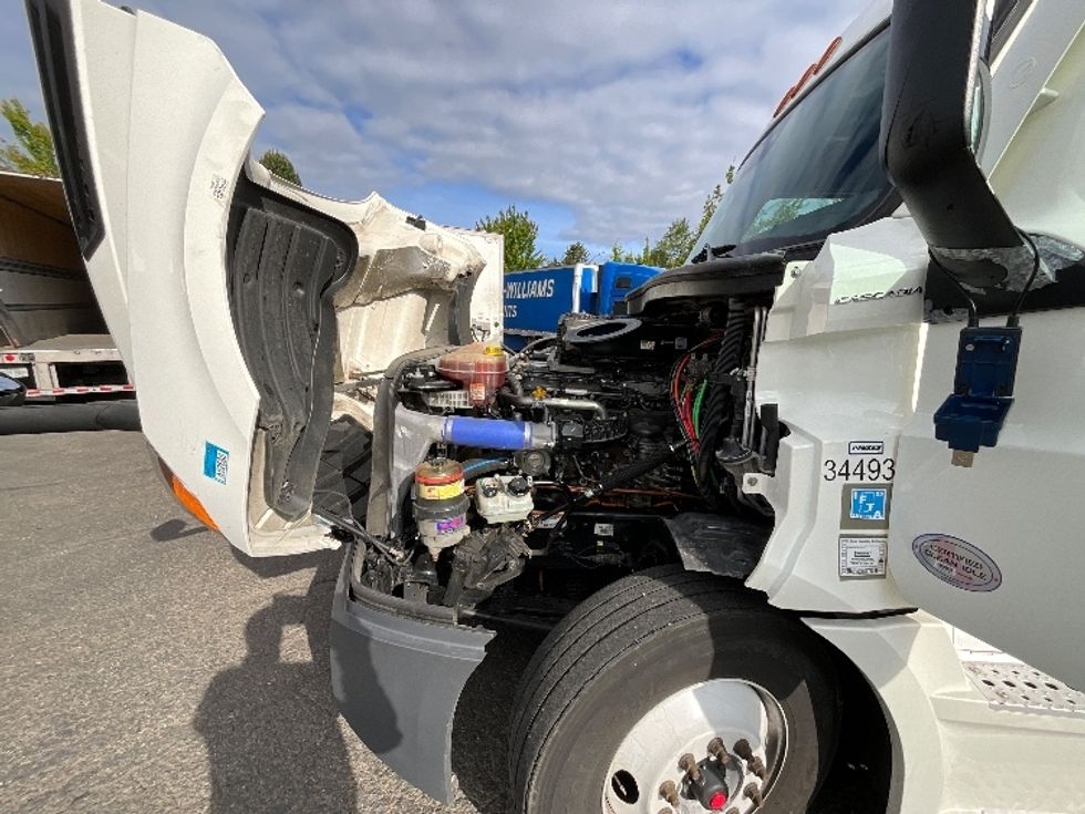 Sleeper Tractor-Heavy Duty Tractors-Freightliner-2021-T12664ST-La Mirada-CA-582,451\n\t\tmiles-$ 64,000 - Image 19