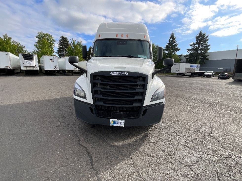 Sleeper Tractor-Heavy Duty Tractors-Freightliner-2021-T12664ST-La Mirada-CA-582,451\n\t\tmiles-$ 64,000 - Image 2
