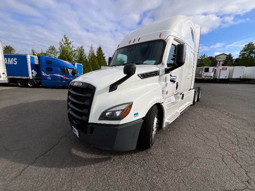 Sleeper Tractor-Heavy Duty Tractors-Freightliner-2021-T12664ST-La Mirada-CA-582,451\n\t\tmiles-$ 64,000 - Image 3