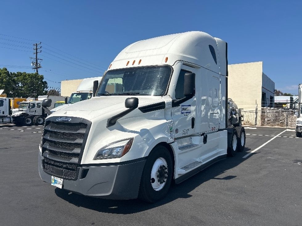 Sleeper Tractor-Heavy Duty Tractors-Freightliner-2021-T12664ST-La Mirada-CA-615,848\n\t\tmiles-$ 65,250 - Image 3