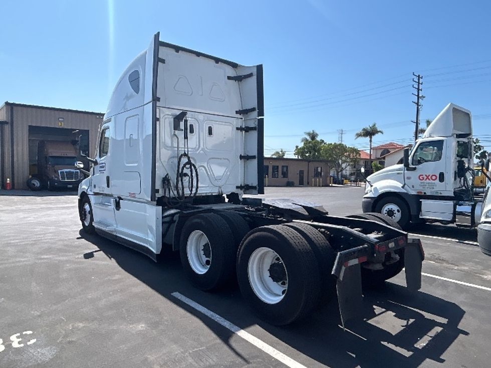 Sleeper Tractor-Heavy Duty Tractors-Freightliner-2021-T12664ST-La Mirada-CA-615,848\n\t\tmiles-$ 65,250 - Image 5