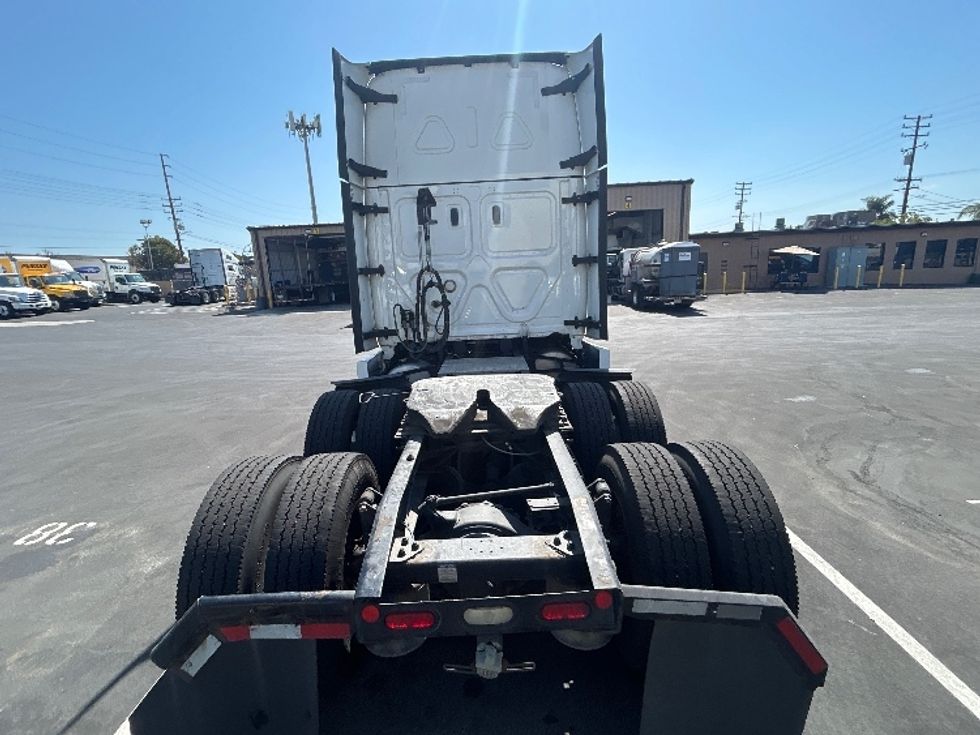 Sleeper Tractor-Heavy Duty Tractors-Freightliner-2021-T12664ST-La Mirada-CA-615,848\n\t\tmiles-$ 65,250 - Image 6