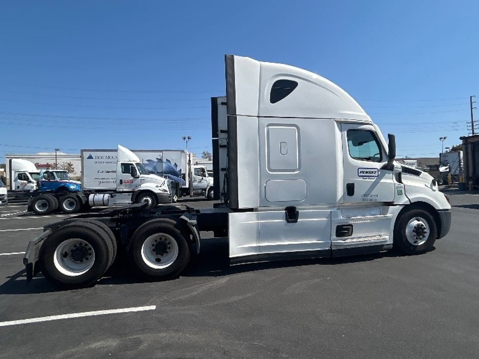 Sleeper Tractor-Heavy Duty Tractors-Freightliner-2021-T12664ST-La Mirada-CA-615,848\n\t\tmiles-$ 65,250 - Image 8