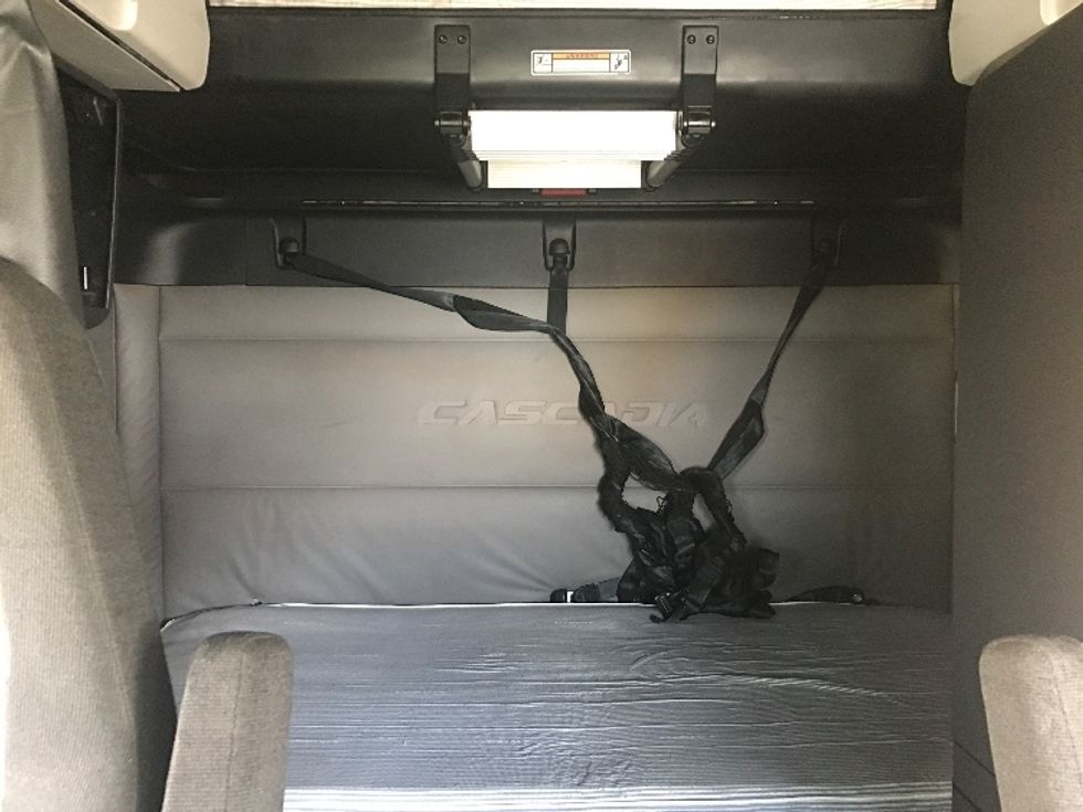 Sleeper Tractor-Heavy Duty Tractors-Freightliner-2021-T12664ST-La Mirada-CA-620,015\n\t\tmiles-$ 48,750 - Image 13