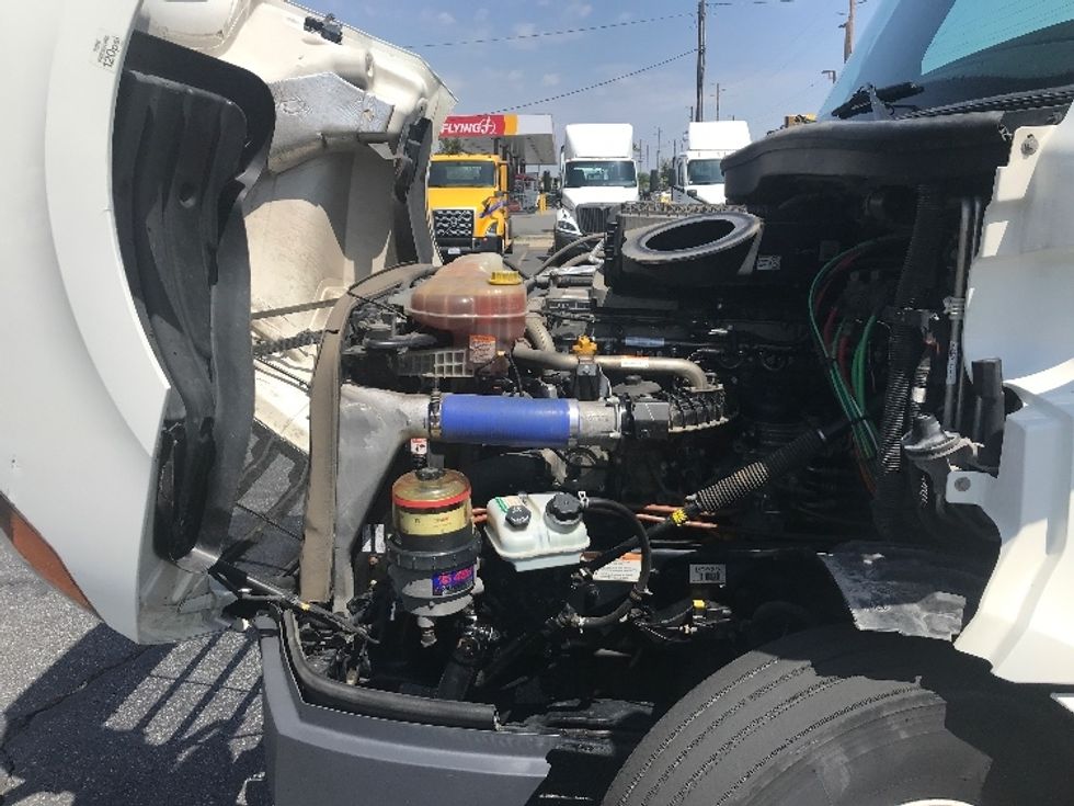 Sleeper Tractor-Heavy Duty Tractors-Freightliner-2021-T12664ST-La Mirada-CA-620,015\n\t\tmiles-$ 48,750 - Image 19