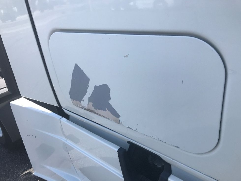 Sleeper Tractor-Heavy Duty Tractors-Freightliner-2021-T12664ST-La Mirada-CA-620,015\n\t\tmiles-$ 48,750 - Image 21